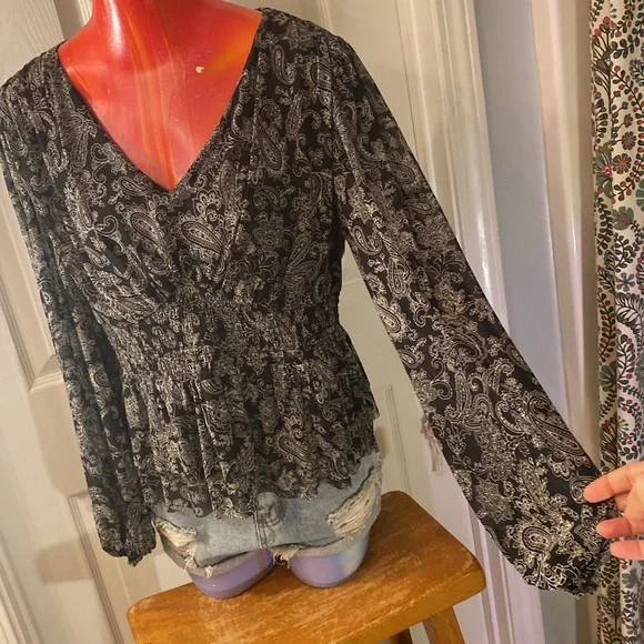 DR2 Long Sleeve V-Neck Peplum Top NWT - Picture 5 of 15